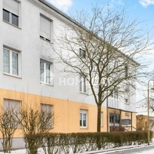 Attraktive Drei-Zimmer-Wohnung mit Loggia und Garage in ruhiger, grüner Umgebung