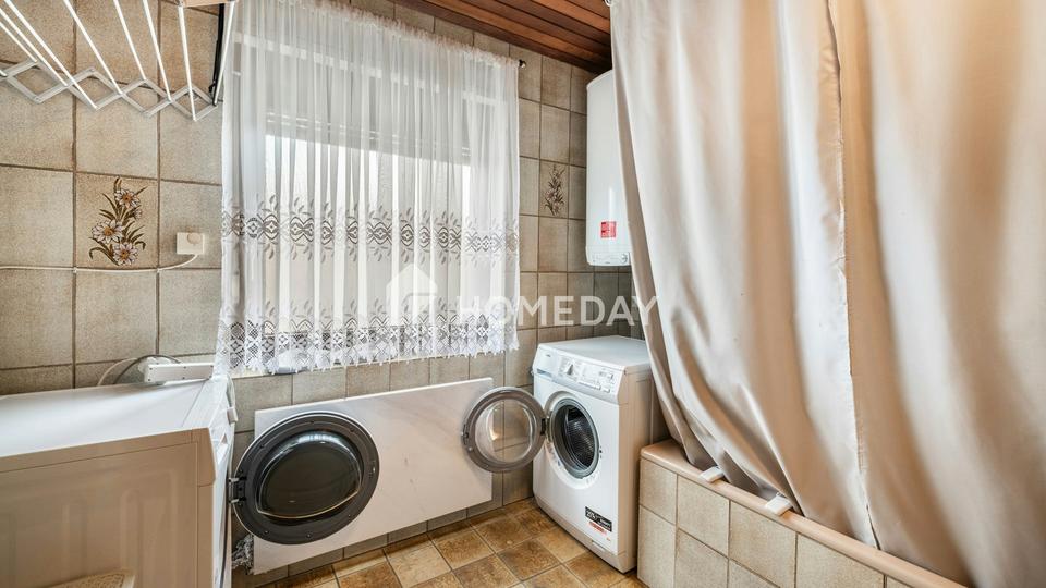 Großzügig & vielseitig: Zweifamilienhaus mit Garten, 2 Garagen und Balkonen in Krondorf – Bild 16