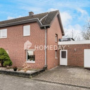 Charmantes EFH mit Kamin, Photovoltaik und überdachter Terrasse auf großem Grundstück