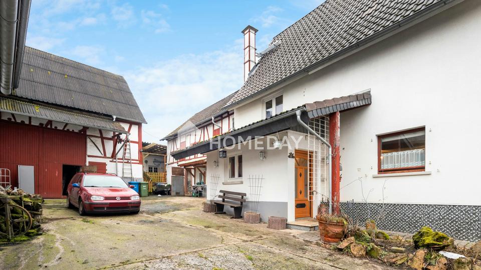 Einfamilienhaus mit Scheune und Nebengebäuden in ruhiger Lage – Bild 2