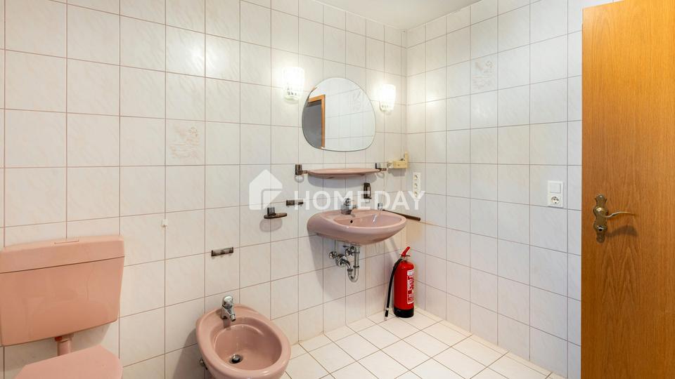 Raum für Generationen – Großzügige Doppelhaushälfte mit beheizten Pool, Kamin & Gartenparadies – Bild 28