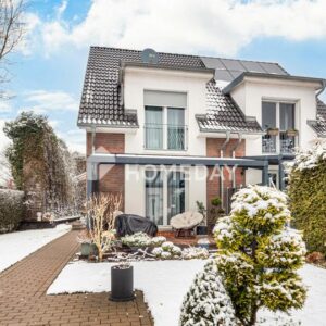 Wohnen auf drei Etagen mit Fußbodenheizung und 60 Quadratmeter Terrassenfläche