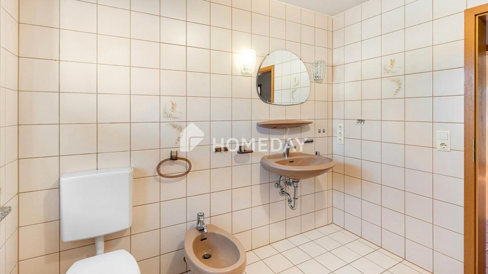 Raum für Generationen – Großzügige Doppelhaushälfte mit beheizten Pool, Kamin & Gartenparadies – Bild 26